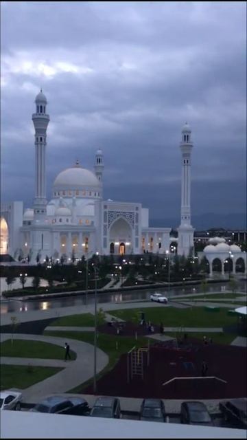Доброе утро, Чечня!💖💖💖Наша красавица-мечеть в Шали!🤲🤲🤲Альхьамдуьлиллах1!☝☝☝#религия#ислам#shorts#до