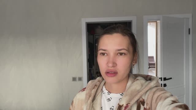 НЕ В СОСТОЯНИИ РАБОТАТЬ// НЕПРИЯТНЫЕ НОВОСТИ// ЛЕПИМ ДОМАШНИЕ ПЕЛЬМЕНИ смотреть онлайн