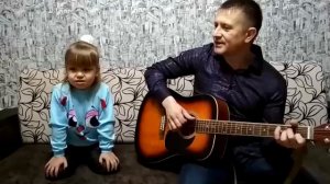 В траве сидел кузнечик