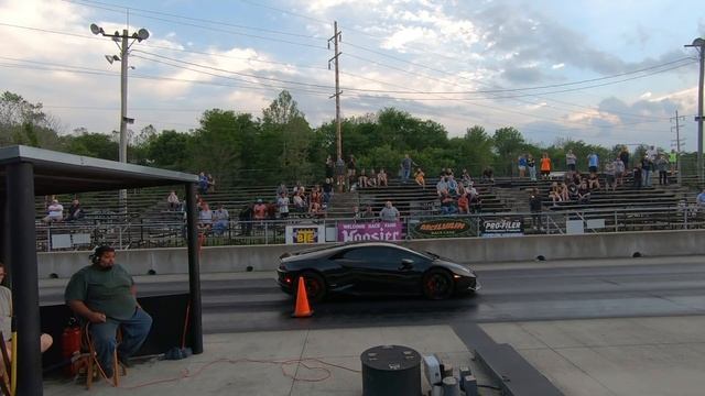 THE QUAD CAB vs LAMBORGHINI HURACAN! смотреть онлайн