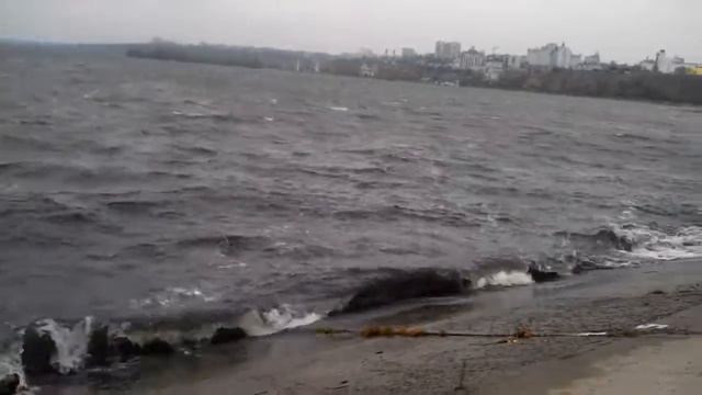 Море Воронежское - штормит немного :) смотреть онлайн