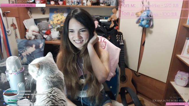 Стример Nessa_Q и её кошка-мурлыка Лола