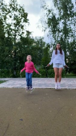Мама с дочкой прыгают на скакалке ❤️ #скакалка #jumprope #skipping #роупскиппинг #спортдети #jump