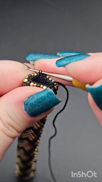Странное Фото в паспорте #бисер #бисер #вязаниебисером #beads #beadscrochet#diy Муз: ASHUTOSH,Leh