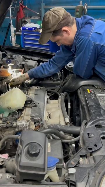 Замена ремня грм и сальников распредвалов на моторе 2,5т VOLVO XC90. смотреть онлайн