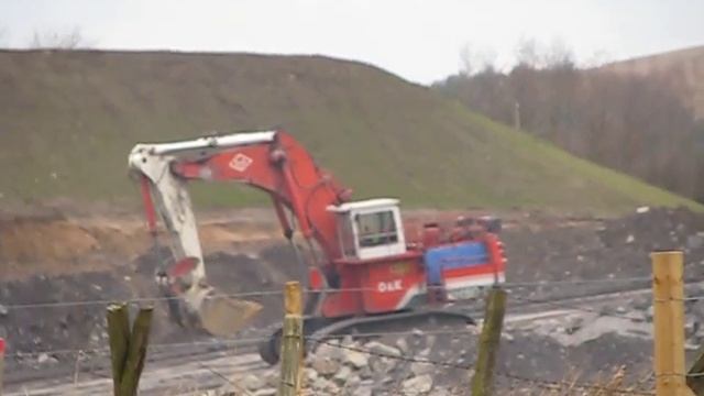 O&K terex RH 90 driving down the ramp back into the void смотреть онлайн