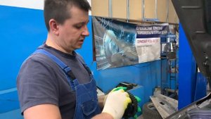 Замена сальников распредвала и обслуживание топливного насоса Вольво S80.