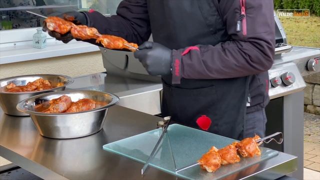HÄHNCHEN UNTERKEULEN IM GASGRILL / CHICKEN DRUMSTICKS