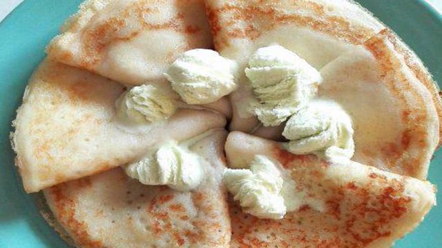 Молочные блинчики с мороженым