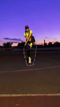 Не моргай, а то пропустишь Мик за ногой. #скакалка #jumprope #лето #skipping #скиппинг #трюки