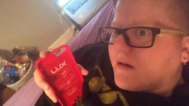 LUX Battery Phone Case Review (Not Sponsored) смотреть онлайн