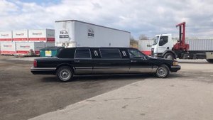 LINCOLN (1992) TOWN CAR 4 PASSENGER STRETCH LIMOUSINE