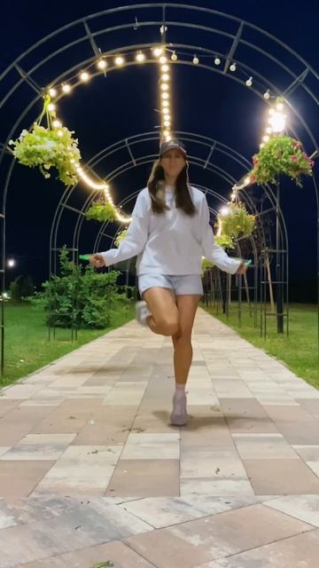 Фитнес для похудения: танцевальные упражнения со скакалкой. #music #levitating #скакалка #dance