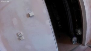 Ремонт в кочегарке. Покраска стен. Застелили пол линолеумом.