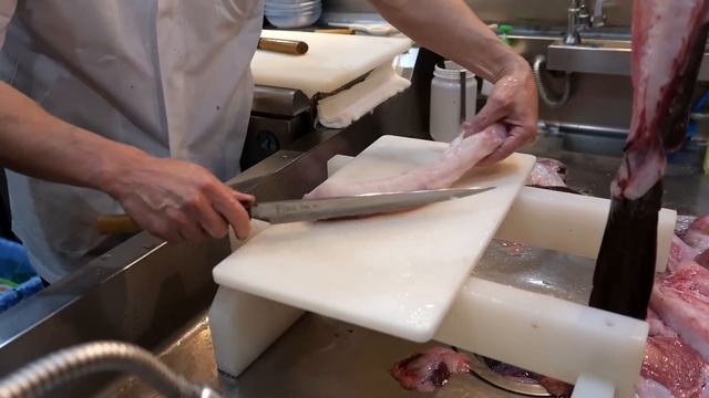 Японская еда - Гигантский Морской Черт Сашими Токио морепродукты Япония смотреть онлайн