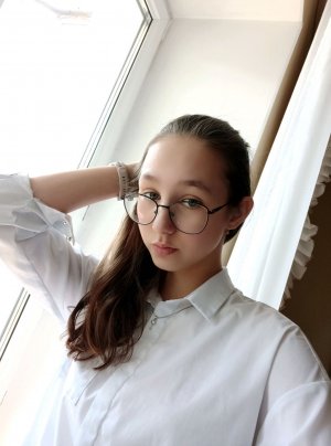 Я делаю уроки и болтаю с вами обсуждаем новости