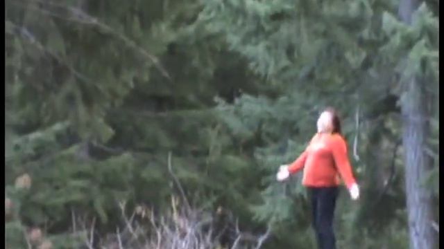 Girl Rolls in Deer Poop смотреть онлайн