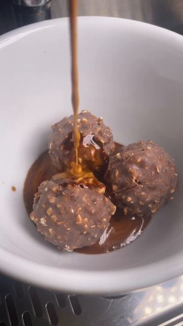 Вкусный шоколадный эспрессо с лесным орехом