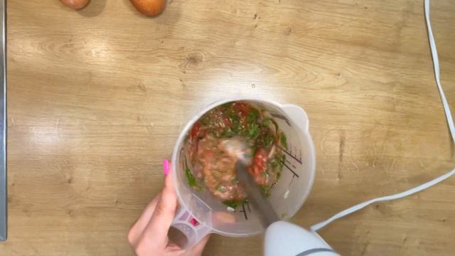 Fresh salsa and egg toasts. Spice up your breakfast! смотреть онлайн