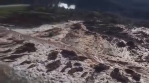 США Разрушение платины в Калифорнии The destruction of the dam in California