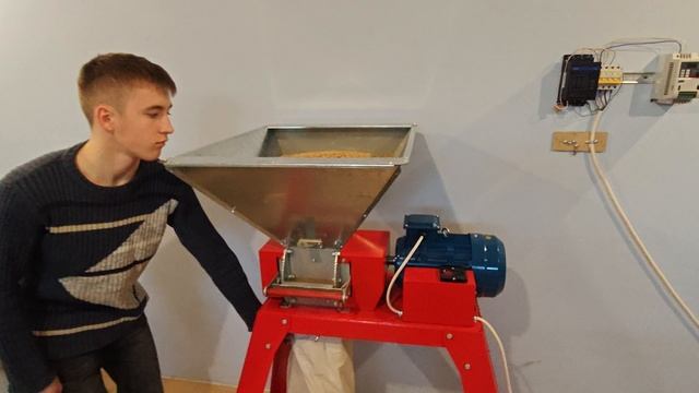 Дробилка для солода Красный Хомяк 1000 кг/час