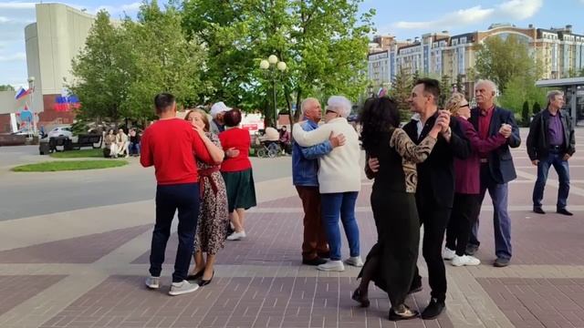 Эти розы для тебя......05.05.24.