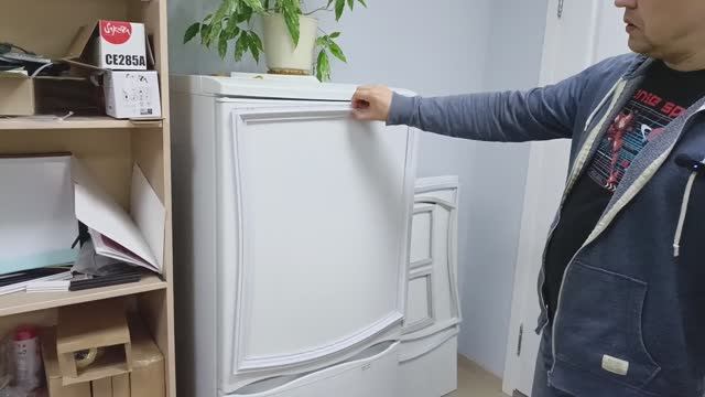 Тест на магнитные свойства уплотнителя. Уплотнитель для двери холодильника Индезит Indesit
