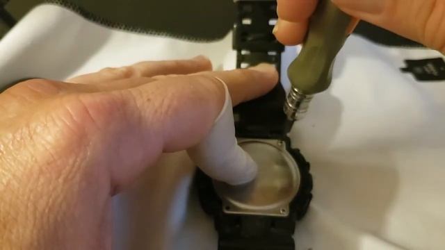 changing battery on a gshock, also resetting the time. смотреть онлайн