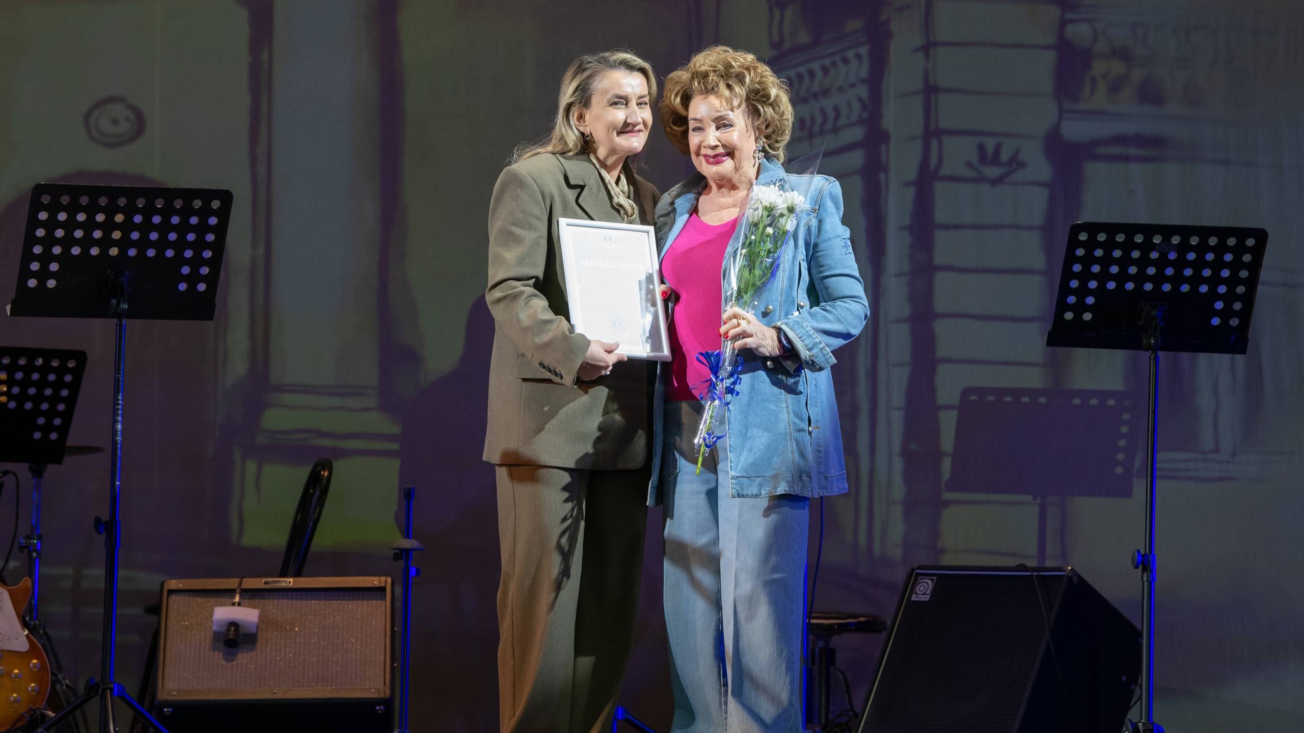 В Новосибирском музыкальном театре состоялось торжественное собрание в честь Дня работника культуры смотреть онлайн