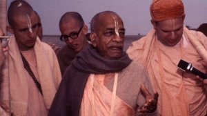 Лекция Шрилы Прабхупады 02.04.1975, Майапур. ЧЧ Али лила 1.1.9. Большой взрыв - глупая теория.