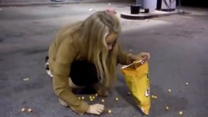 Пьяная девка,))