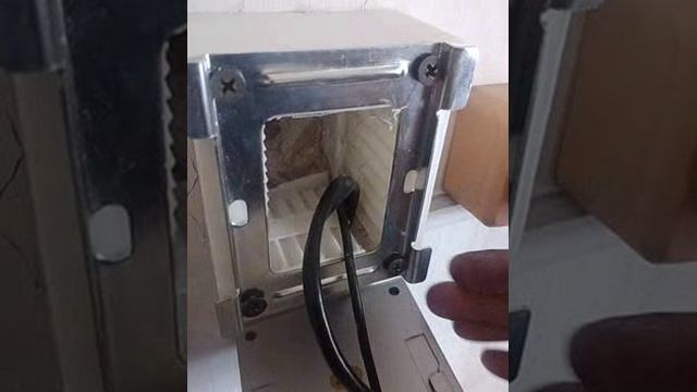 Распечатано крепление в виде прямоугольника с внутренним сквозным квадратом из PLA. смотреть онлайн