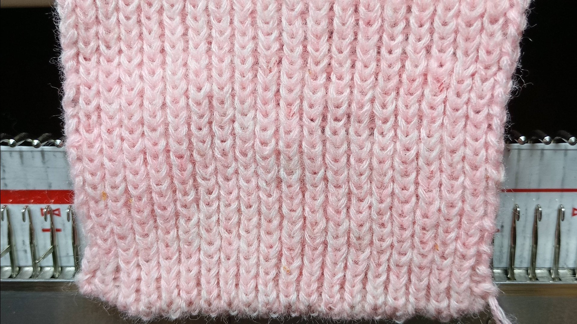 Резинка 1*1 с плотным краем на двух фонтурной машине. смотреть онлайн