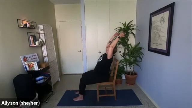 Chair Yoga for Beginners | At Your Desk | Taking A Break смотреть онлайн