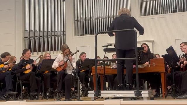 Фантазия на две русские темы "Меж крутых бережков" и "Подай балалайку" Солистка Ульяна Куклина смотреть онлайн