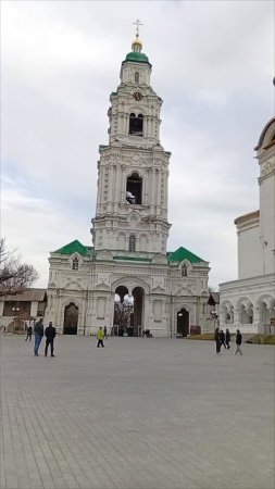 Звон колоколов.Звон в конце.Астраханский кремль.Надвратная колокольня.2025 год.