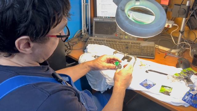 Как заменить батарейку в китайском датчике давления шин? смотреть онлайн