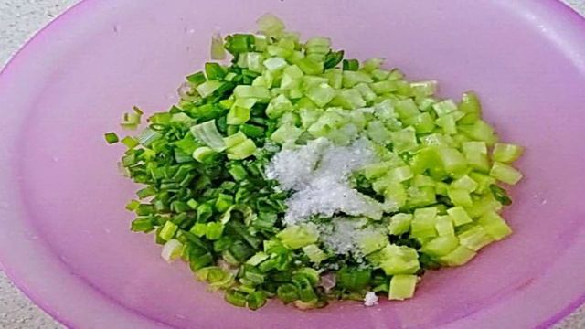 Окрошка на кефире с горчицей и хреном