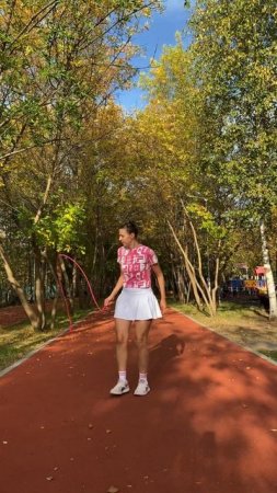 Трюки со скакалкой. ❤️ #скакалка #jumprope #лето #skipping #скиппинг #трюкисоскакалкой #трюки #тренд