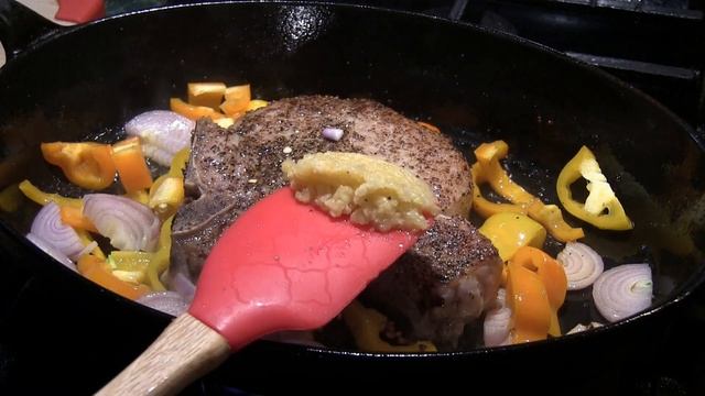 Braised Pork Chops in El Pato Brand Jalapeno Sauce смотреть онлайн