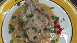 Свиной стейк под греческим соусом