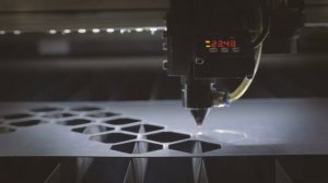 Резка зеркального пластика на лазерном CO2 станке