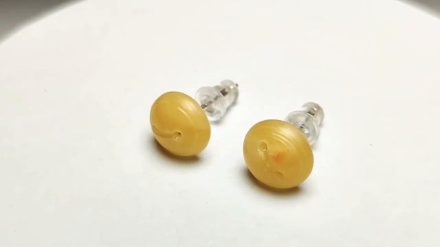 Stud earrings made of amber. Серьги-пусеты из янтаря. смотреть онлайн