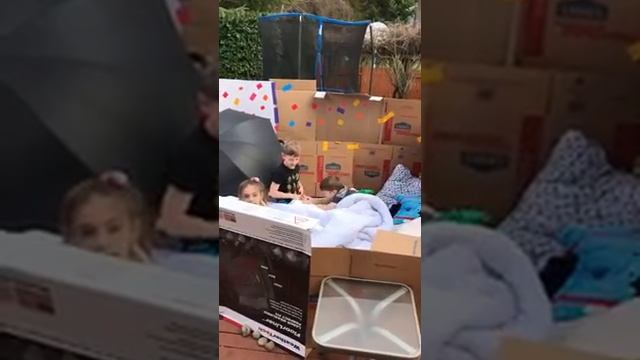 Olivia’s, Devin’s, and Vander’s box fort смотреть онлайн