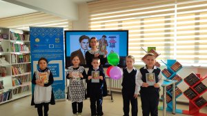 Книга юбиляр В.Маяковского "Что такое хорошо и что такое плохо?"