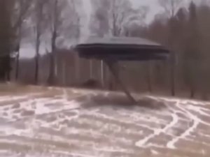 Идущий к Тарелке Инопланетянин