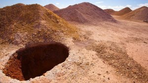 ЭТИ ЛЮДИ УЖЕ БОЛЕЕ 100 ЛЕТ ЖИВУТ ПОД ЗЕМЛЕЙ Необычная жизнь 1700 человек о которых никто не знал