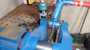 Разобрал верхние рычаги на капролоновых втулках