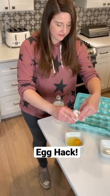 Easily Separate Eggs! #lifehack #eggs #bakinghacks #cookinghacks #trythis