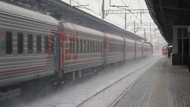 Электровоз ЭП2К-337 с поездом№082И Москва-Улан Удэ платформа Выхино 26.12.2018 смотреть онлайн